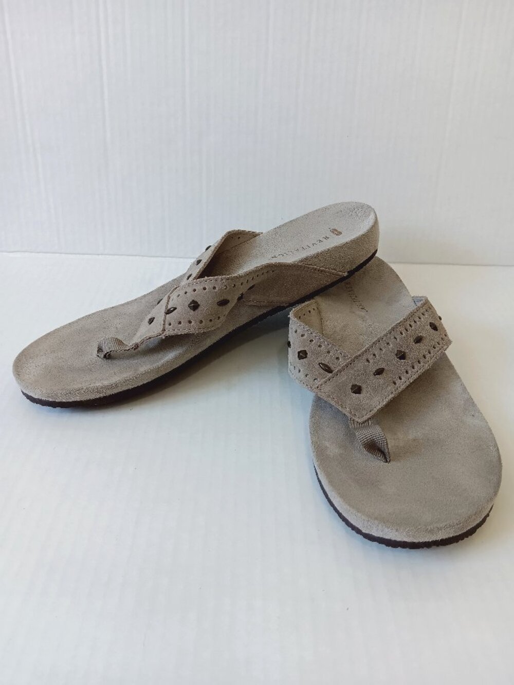 Revitalign Women's Sand Kena Orthotic Studded Suede Thong Sandals Size 10 B